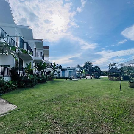 White Seaview Residence 클롱 무앙 비치 외부 사진