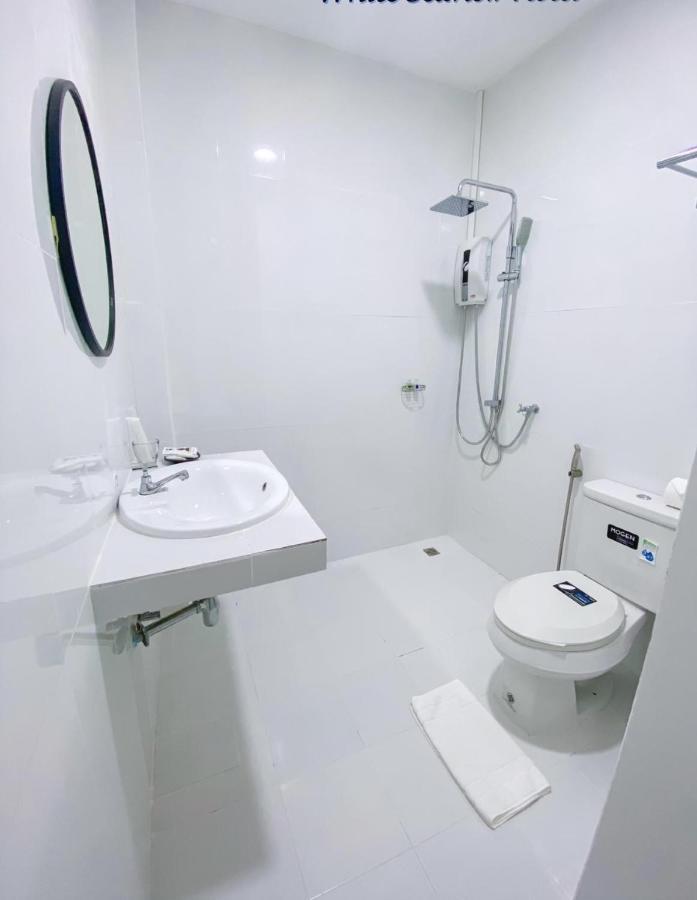 White Seaview Residence 클롱 무앙 비치 외부 사진