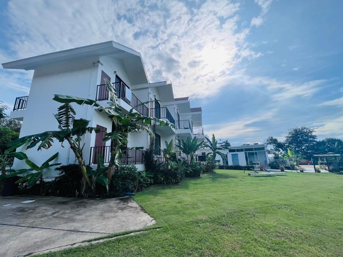 White Seaview Residence 클롱 무앙 비치 외부 사진
